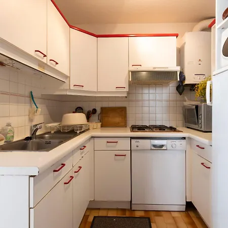 1 Bedroom Apartment For 6